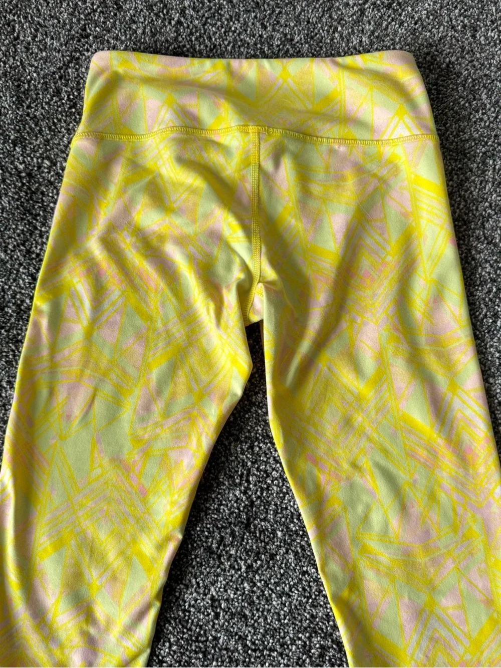 ALO Yoga Airbrush Capri Crop Leggings in Zest Indigo Geometric Women's Size XS